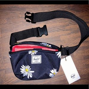 Daisy fannypack